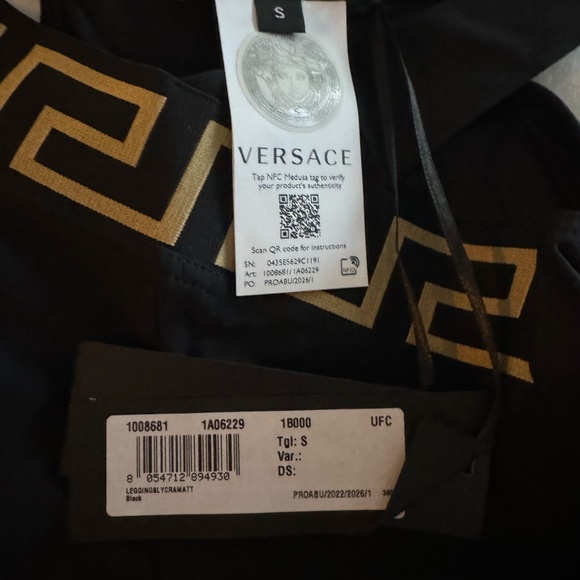 Greca Border Gym Sports Bra & leggings - Picture 12 of 13